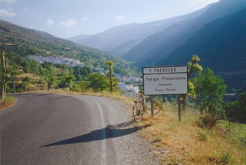 Acogedor Alojamiento Trevelez Exterior photo
